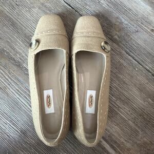 Talbots Women's 8.5 M Shoes Loafers Moccasin Slip ons beige driving flats button